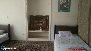 نمای داخلی اتاق اقامتگاه بوم گردی آمادای - همدان